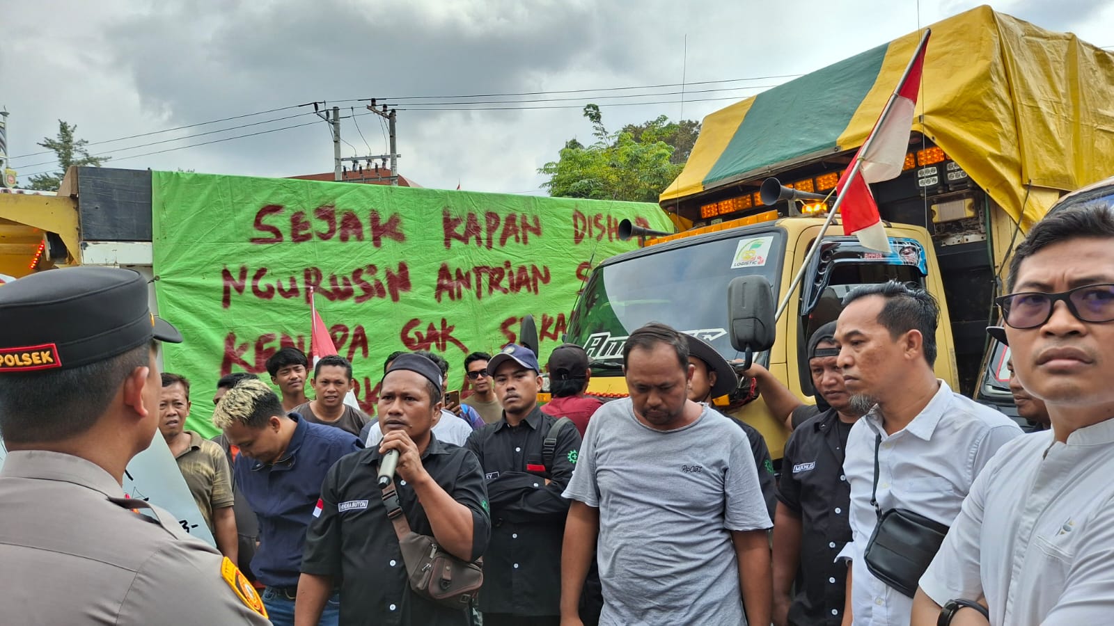 Sopir Geruduk Balai Kota Samarinda, Tolak Pembatasan Kupon BBM Subsidi