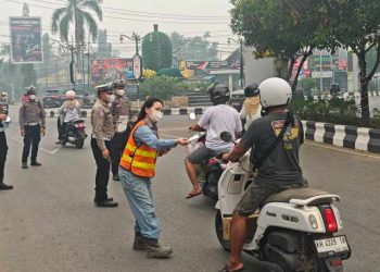 Tekan Risiko Gangguan Pernapasan, PAMA-BEK Bagikan 2.500 Masker