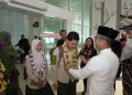 Pulang Bawa Gelar Juara Umum, Kafilah MTQ Kaltim Disambut Kalung Bunga