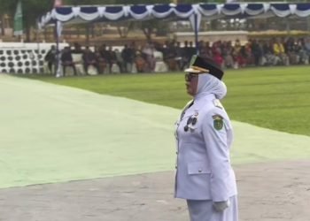 Camat Rantau Pulung Jadi Komandan Upacara HUT Kutim ke-27